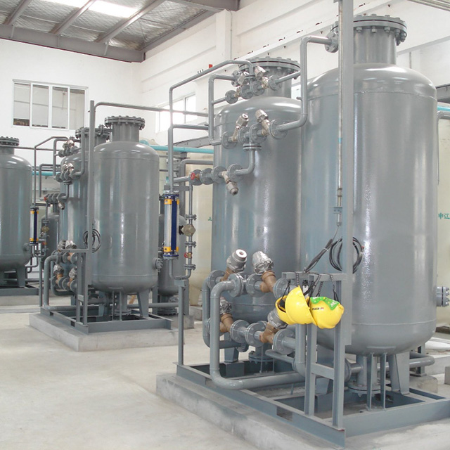 制氮機(jī)的種類有很多種,每一種類型的制氮機(jī)在使用的時(shí)候都是需要與壓縮機(jī)進(jìn)行配合使用的。可能有很多用戶對(duì)于配合空氣壓縮機(jī)來(lái)使用不是很了解,那么今天制氮機(jī)廠家就來(lái)給廣大用戶簡(jiǎn)單的介紹下模塊化制氮機(jī)于空氣壓縮機(jī)是如何配合使用的?